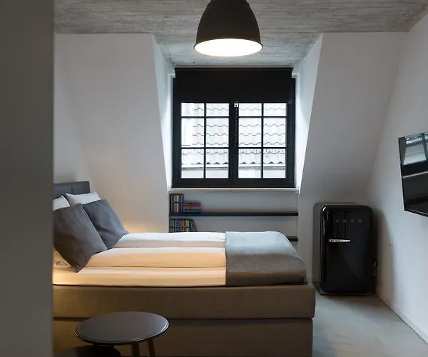 Square Rooms 8